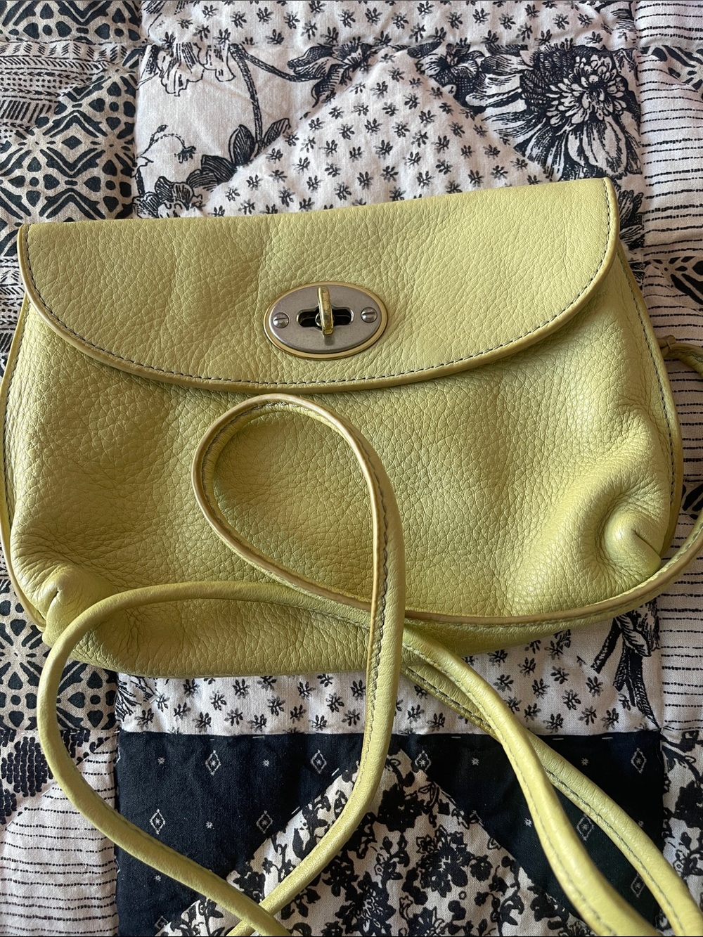 Vintage Fossil Lime Green Pebbled Leather Crossbody with Turn-Lock